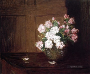 フラワーズ Painting - マホガニーのテーブルの上の銀のボウルに入ったバラの花の静物画 ジュリアン・オールデン・ウィアー